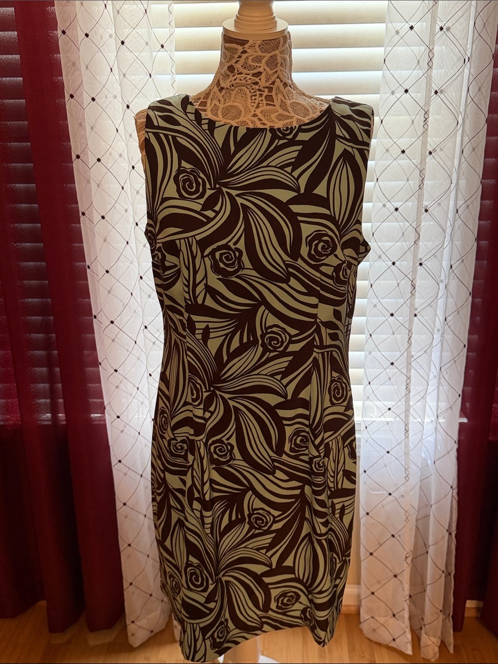 AGB Sleeveless Floral-Print Shift Dress in Sage and Brown (121)